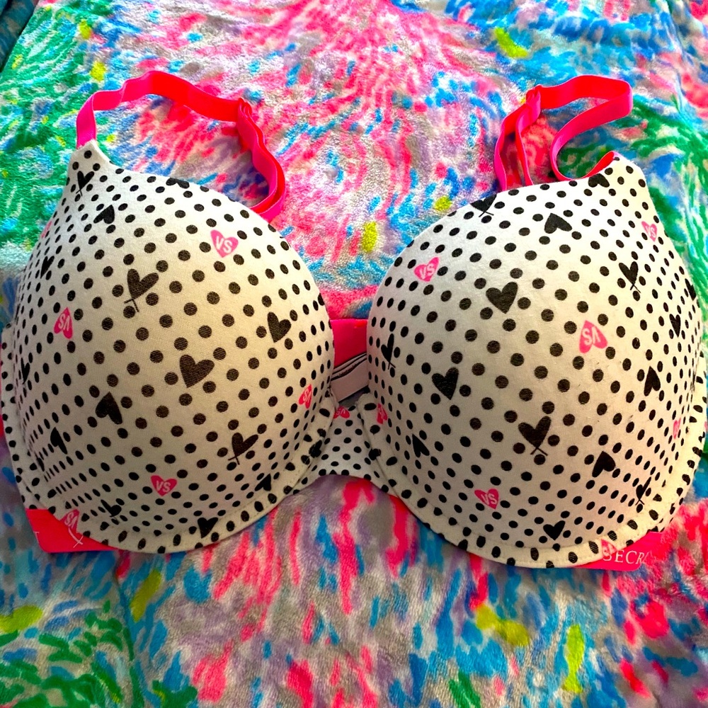Victoria’s Secret bra never worn